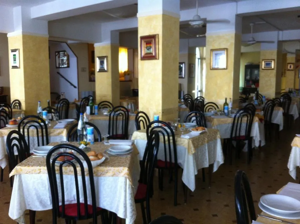 Hotel Angela Misano Adriatico 3*,